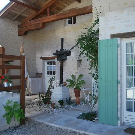 Les Jardins Saint Leonard בית הארחה